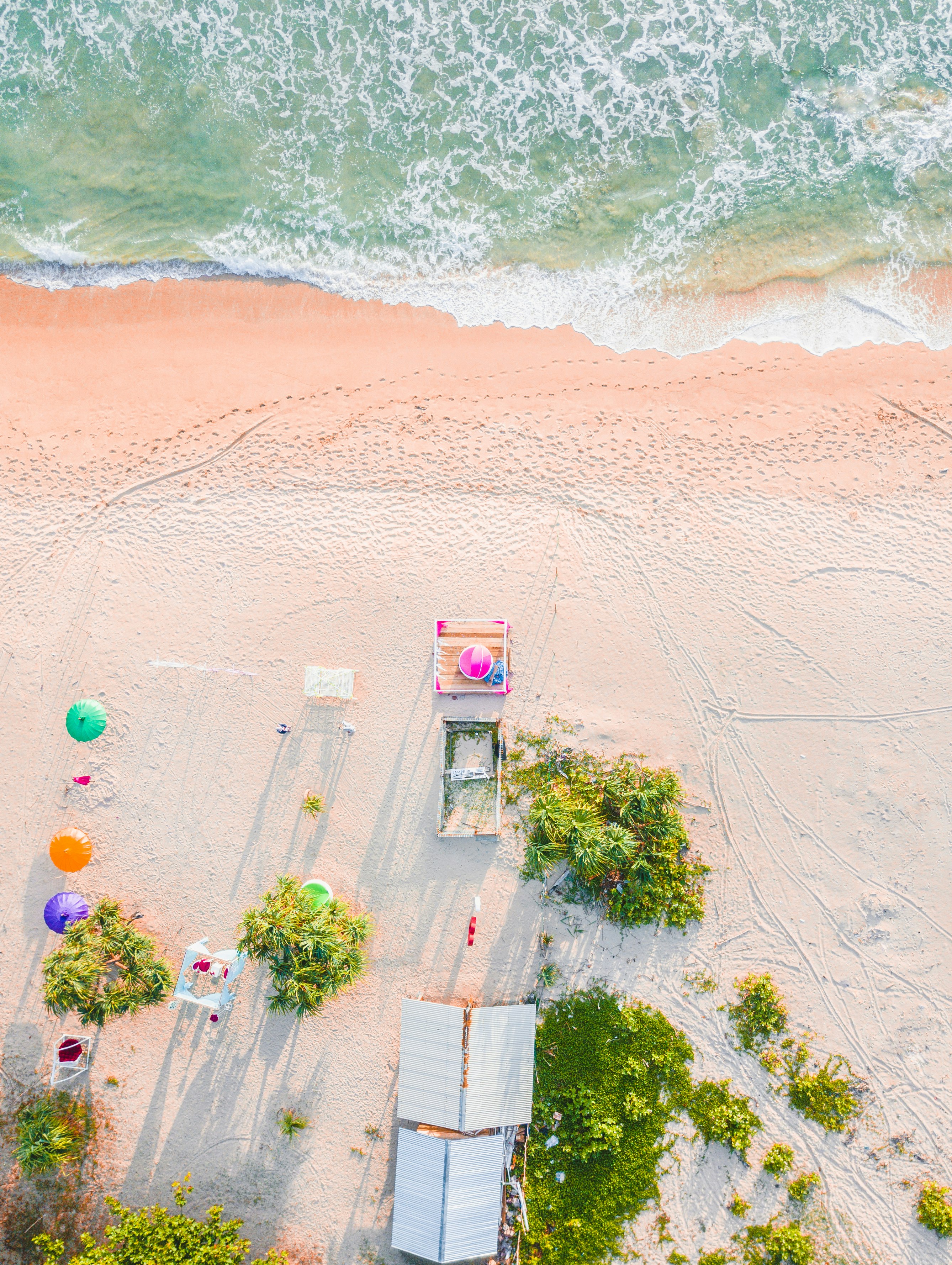 beach during saytime